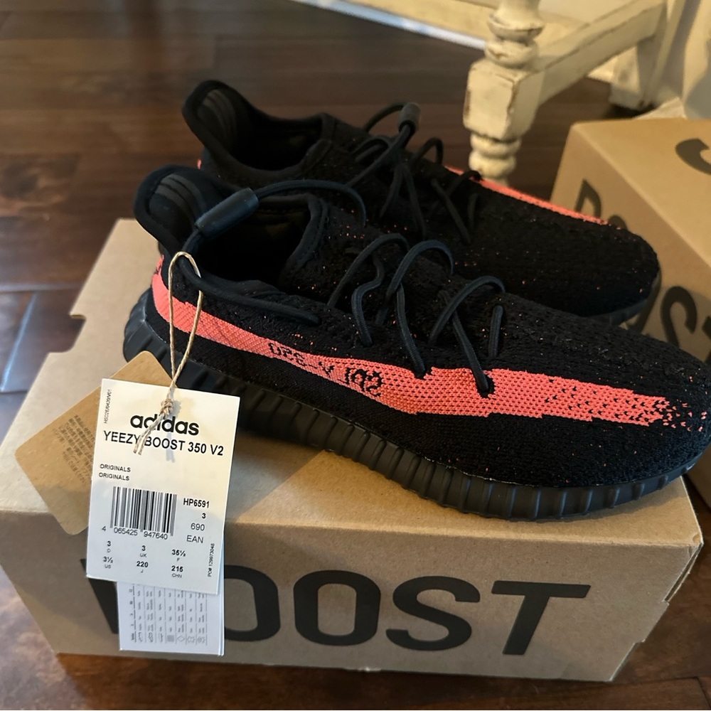 ADIDAS YEEZY BOOST KIDS 3.5Y